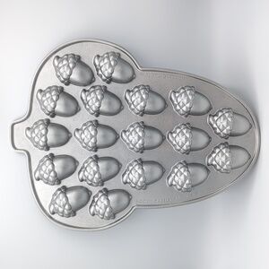 Nordic Ware Acorn Cakelet Pan